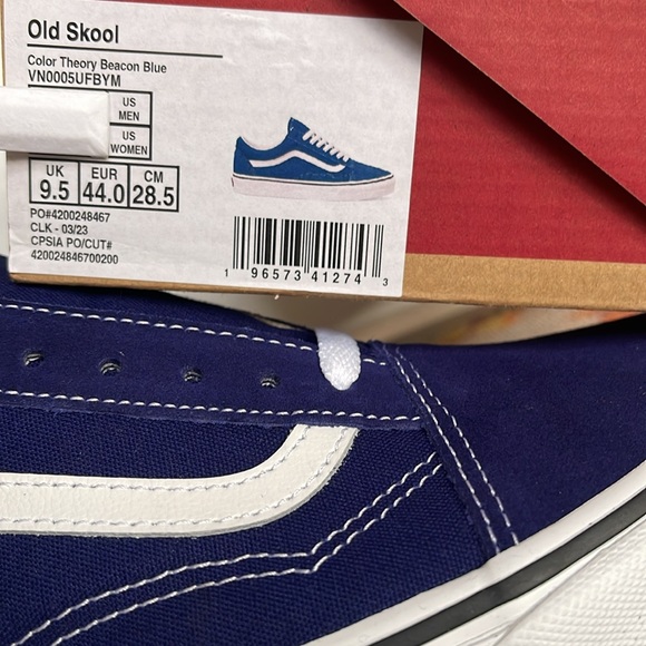 Vans WMNS Old Skool
Color Theory Beacon Blue
VN0005UFBYM
Sneakers - Picture 16 of 16
